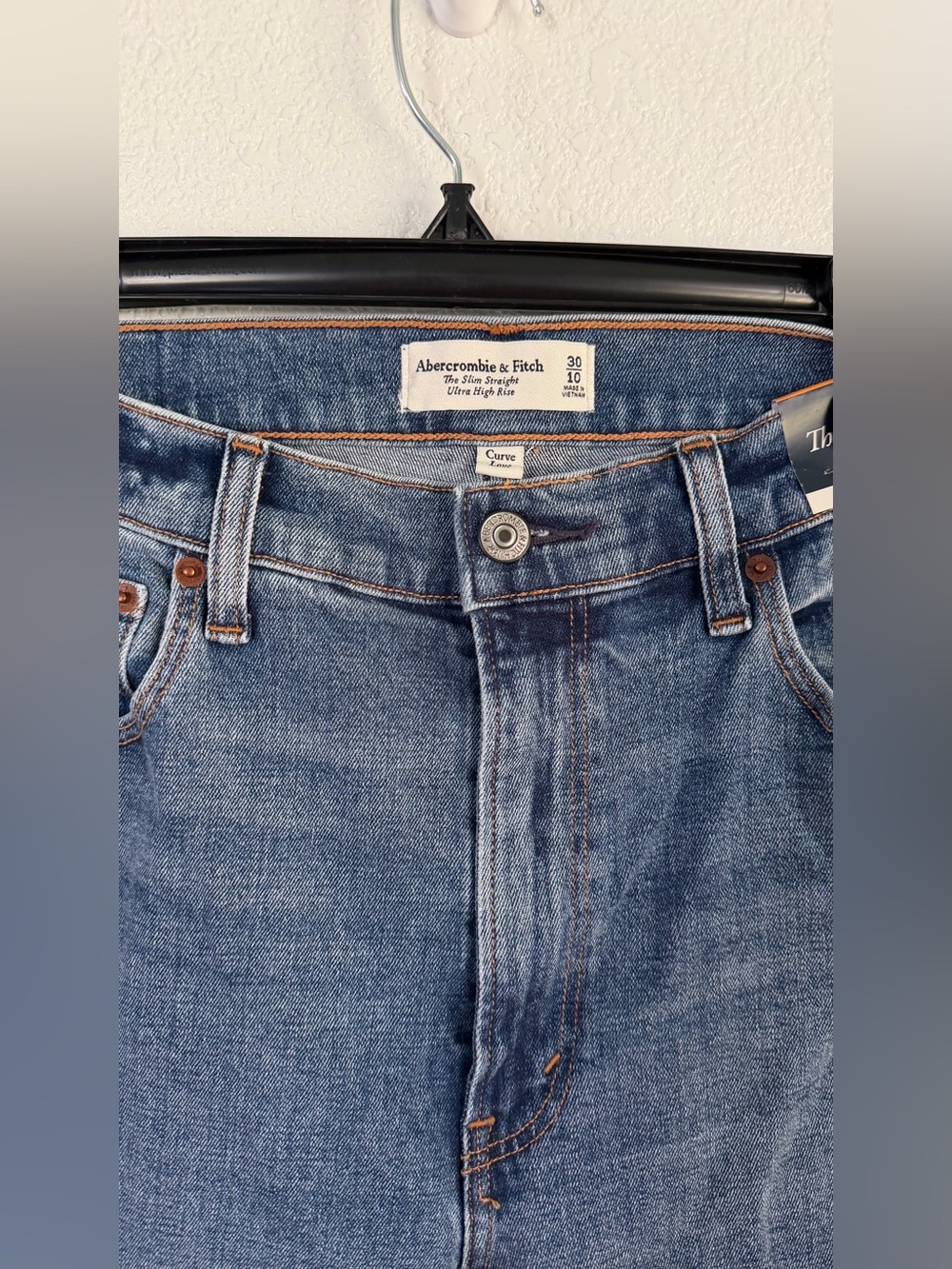 NWT Abercrombie Curve Love Ultra High Rise Slim Straight Jeans Size 30 - Picture 4 of 7